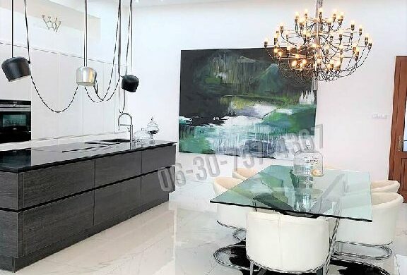 Pest megyei luxus: egy 255 milliós lakás Vácon