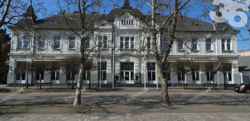 Eladó az 1914-ben épült Szarvas Fogadó Kiskőrösön