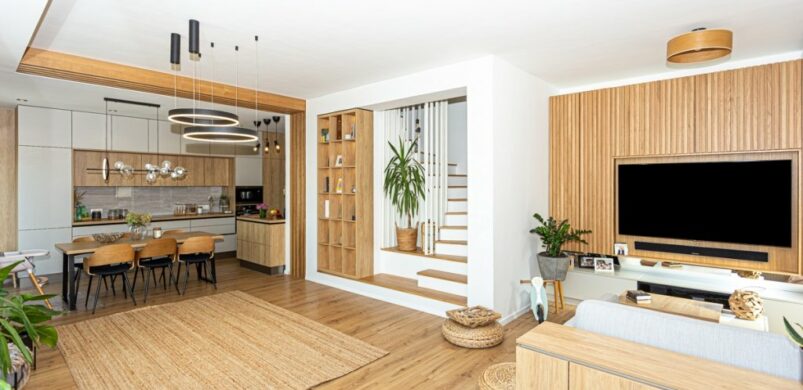 Izgalmas fa felületek Pécs-Báránytetőn, egy 249 milliós luxus házban!