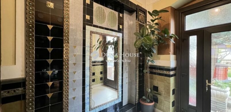 6 lakrész, 1 ingatlan: íme egy 319,9 milliós pécsi társasház a Széchenyi térnél