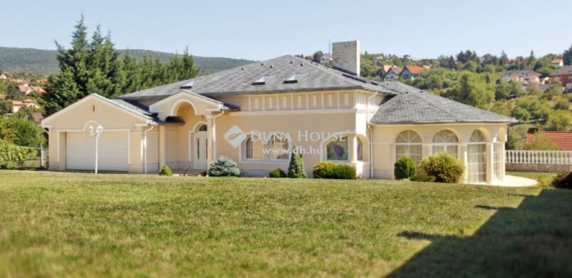 Kívül-belül elegancia: egy 229 milliós ház Ürögön!