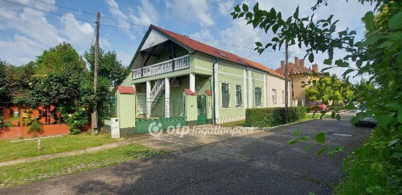 Pisztácia zöld polgári ház keresi új lakóit Orosháza szívében!