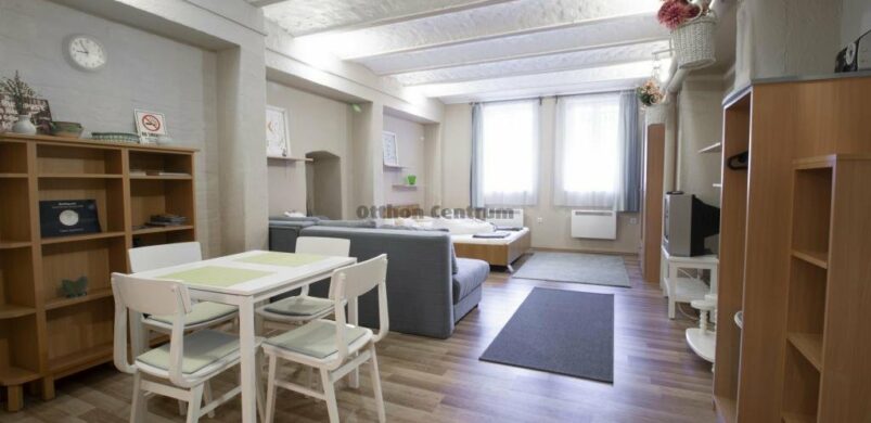 Lakna alagsori lakásban? És a Tabánban…?