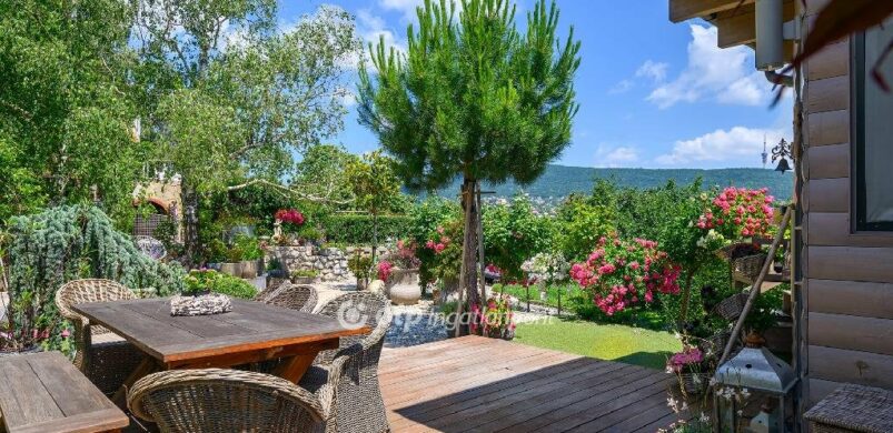 Szerelem-otthon és oázis Pécs Makártetőn