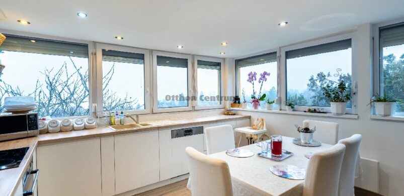 Extra barátságos, összebújós házat kínálnak eladásra Sukorón