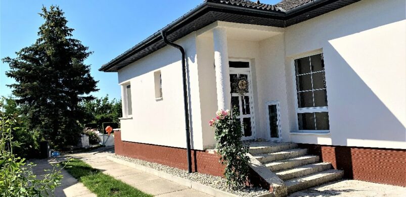 Egy 185 milliós álom, avagy eladó egy “rezsi védett” családi ház!