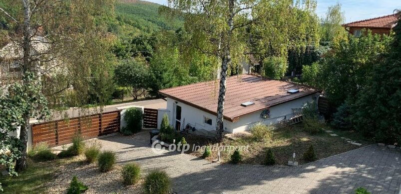 Egyedi tervezés és csodás panoráma Szarvaskő településén!