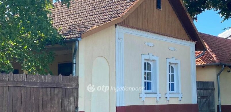 47,5 millióért eladó egy tornácos “módos gazdaház” Tiszafüreden!