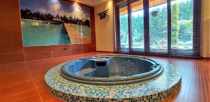 170 millióért szó szerint lubickolhat a jólétben Túrkevén!