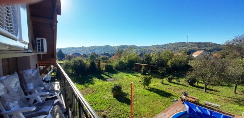 Egy szuper ház és egy belógó ujjacska Simontornyán