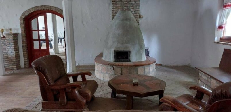 190 millióért eladó egy panzió és lovarda Szarvaskenden