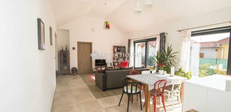 Alig használt ház, csodás és új gazdáját keresi: mi az? Egy 110 milliós újperinti ház!