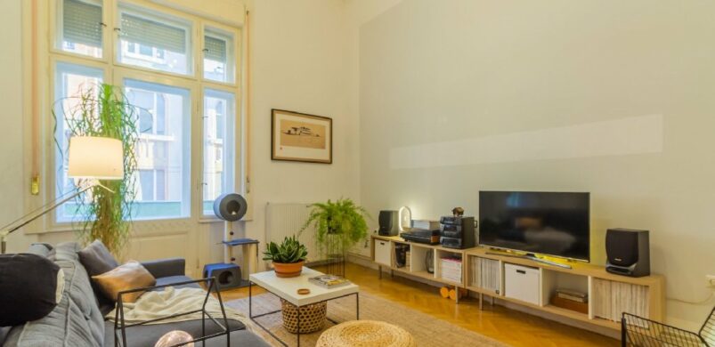 “Parádés lakás parádés helyen”: irány a szegedi Feketesas utca!