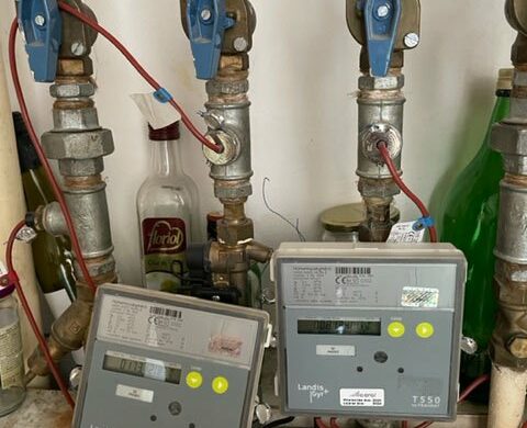 Egy egyedi lakótelepi lakás, ahol minden helyiségben külön lehet mérni a fűtést!