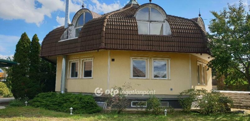 Egy sokoldalú oktogon felépítmény Balassagyarmaton