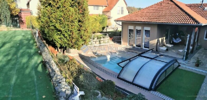 Egy medencés ikerház Kozármislenyben