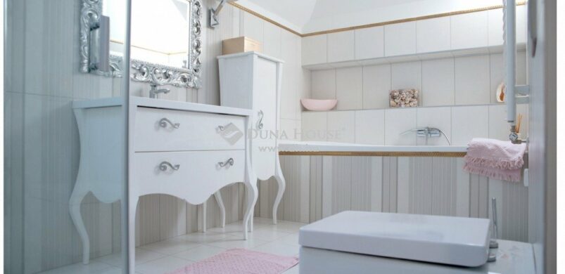 Élet 500 nm-en, elegánsan: íme a hét pécsi háza!