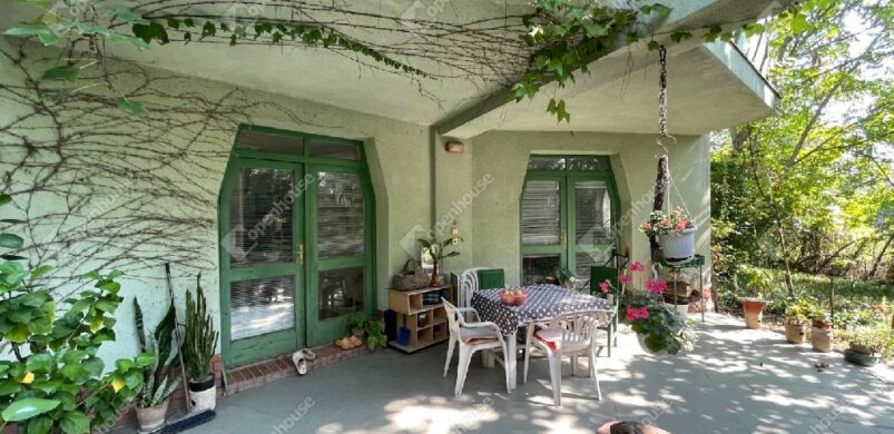 Eladó egy Ekler Dezső tervezte ház a szegedi Füvészkert szomszédságában!