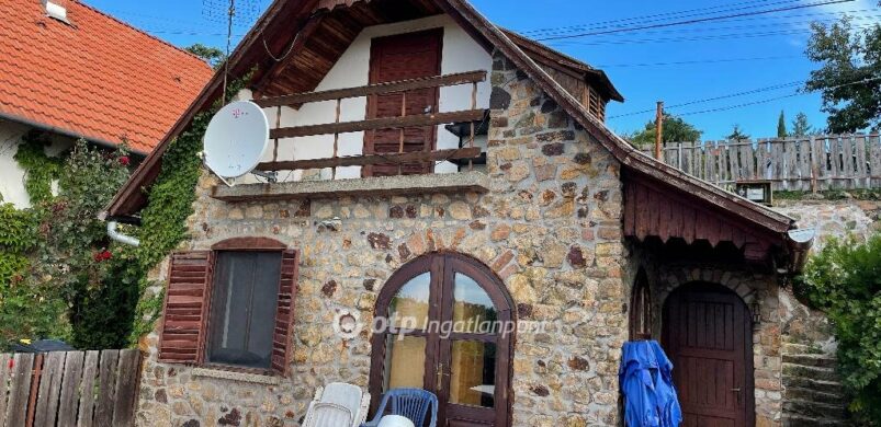 Egy 66 nm-es cukiság Bence hegyen: kéne, mi?