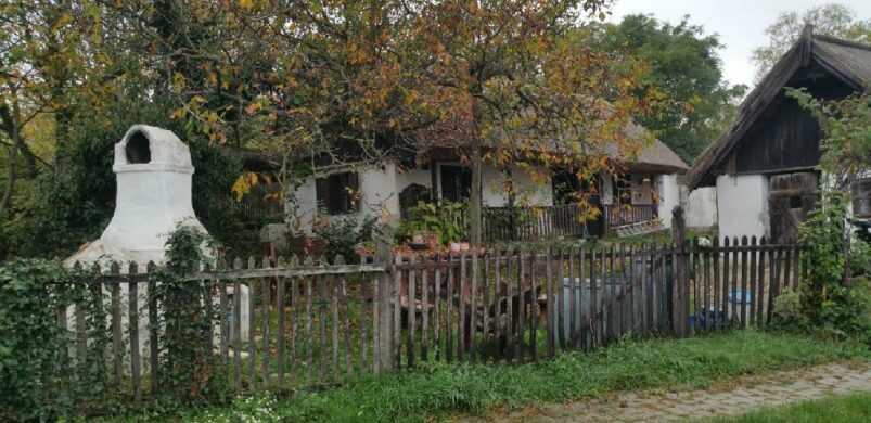 Finn szaunás nádfedeles parasztház a hét ingatlana!