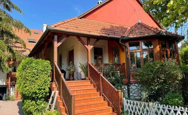 Le a kalappal Csákó városrészen! Avagy íme a hét háza!