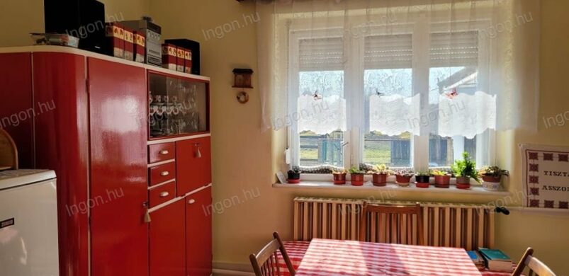 Kisvárda Retro: Egy ilyen kredencért a fővárosban közelharc megy!