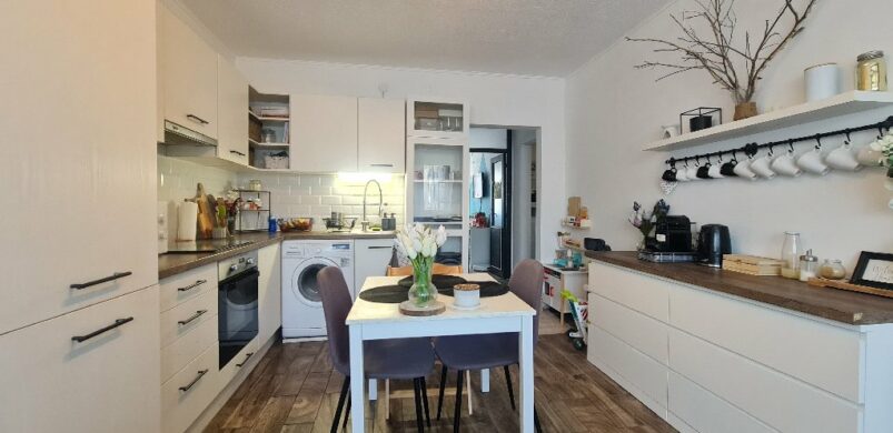 Panelprogramban részt vett, fiatalos lakásért rajongunk Pakson!