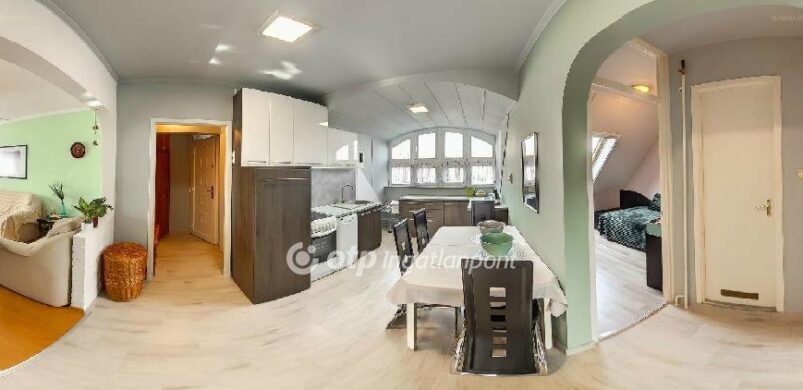 Panoráma fotó: egy 1991-ben épült házban kínált lakás szuper trükkje!