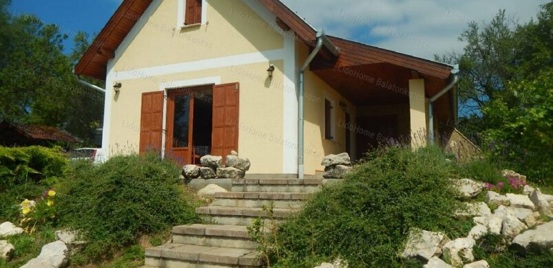 Vászoly-deluxe: örökpanorámás nyaraló a Balaton-felvidéken! 