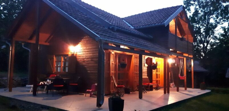 Eladó egy erdélyi gerendaház Orfűn!