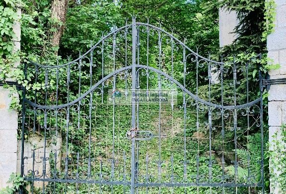 140 millióért eladó egy tokaji “várkastély” a temető mellett