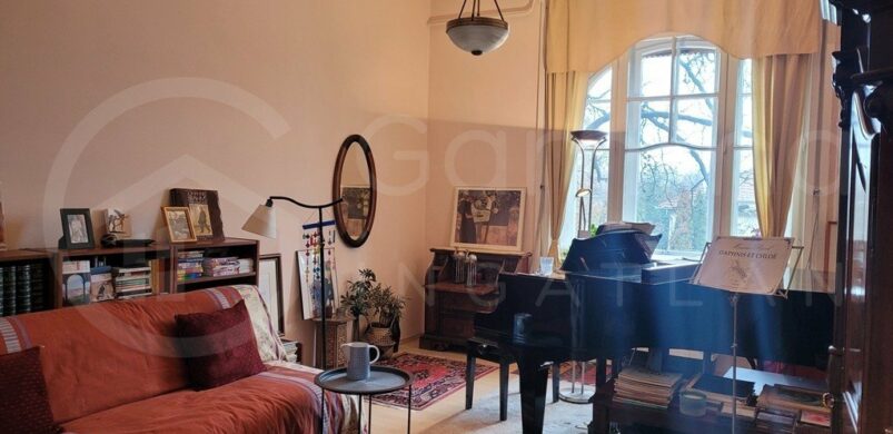 Lakás a miskolci Görgey utcában, ahová a versenyzongora is befér