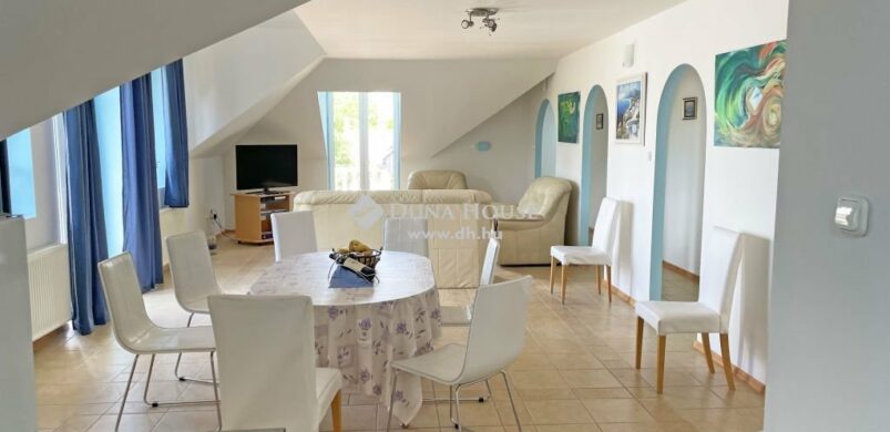 Egy 189 milliós otthon Kápolnásnyéken akár  “teljes marketing struktúrával” együtt eladó