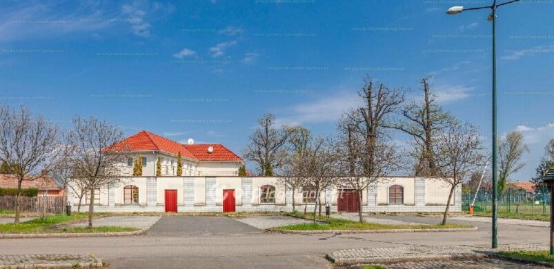 3 csillagos szállodát venne? Jászapátiban akad egy eladó…