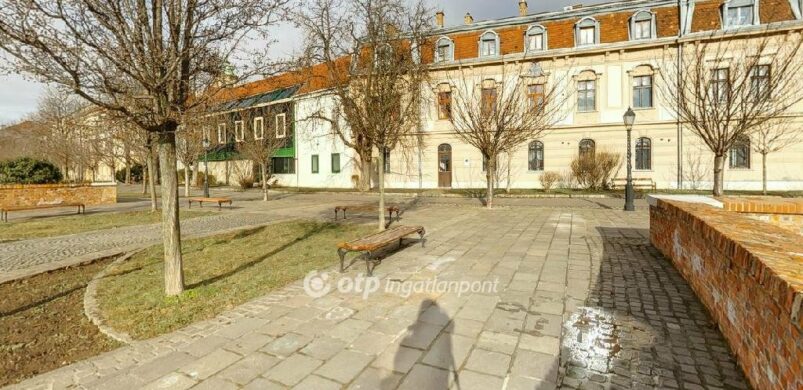 Egyedileg újjáépített lakás egy egyedi helyen, a Budai Várban!