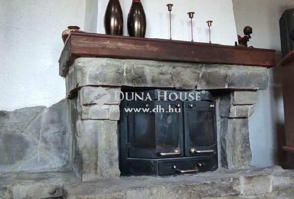 Építész házaspár tervezte és építette otthon keresi új lakóit