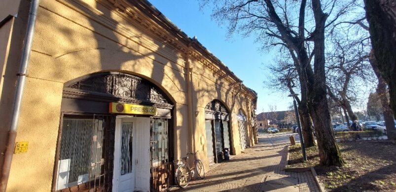 Eladó egy ikonikus, presszót is magába foglaló épület Dombóváron!