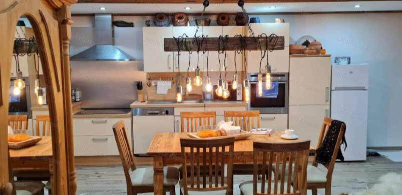 Szívecskés kapu és egy gunarasi nyaraló