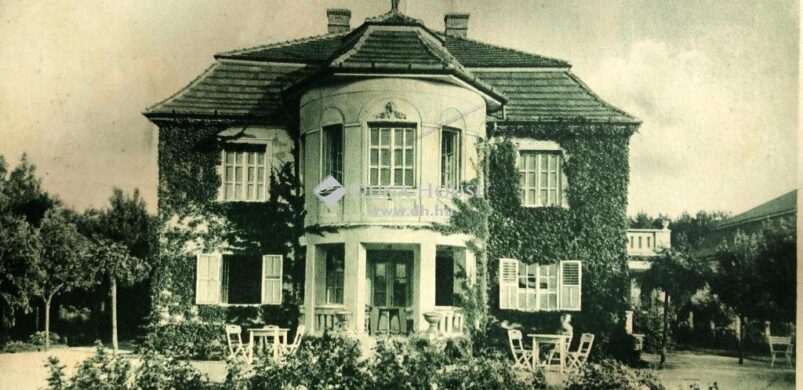 Egyre több fotón csíphető el a siófoki, eladó Mihályffy villa