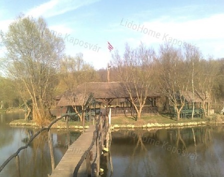 Mit szólna egy családi birtokhoz, gyönyörű halastóval?
