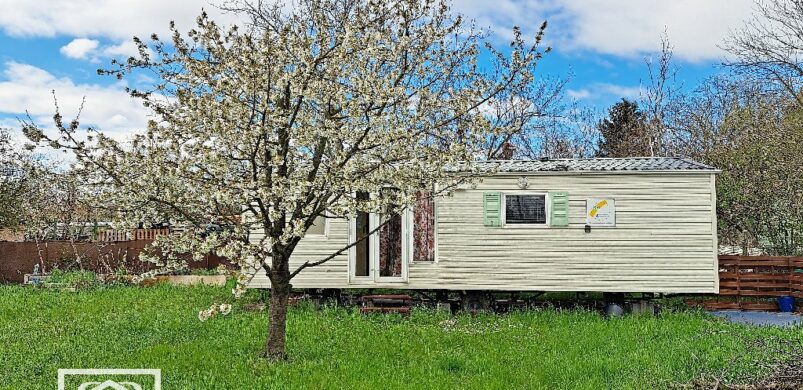 Eladó egy takaros mobilház, a nyugalom szigetén