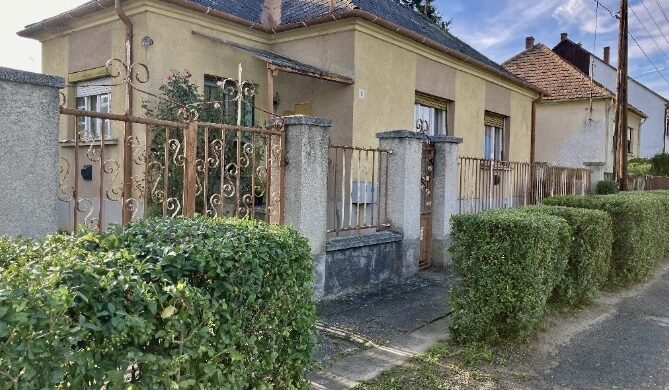 Ismerős ház Szombathely kertvárosában