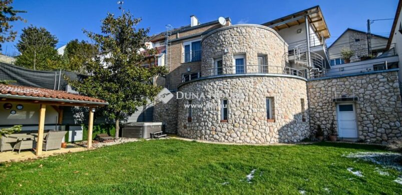 Mit szólna egy sósvizes medencéhez és egy saját squash pályához?