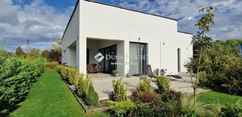 Szuper ház, intim kerttel Balatonfűzfőn