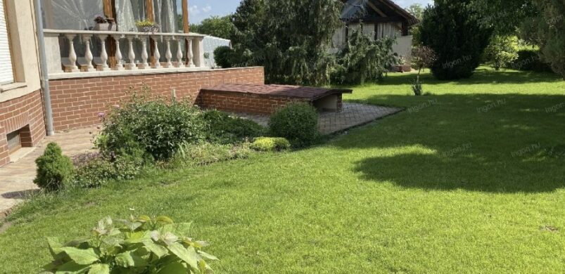 Parkosított kert, és leírhatatlan mennyiségű extra egy Kecskeméti ingatlanban